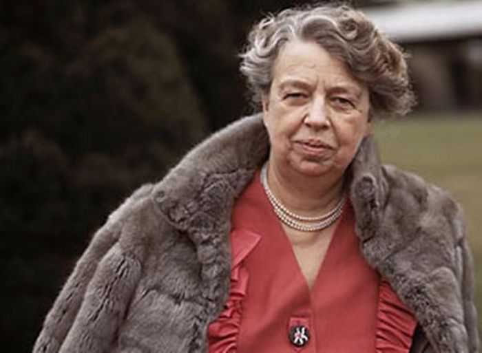 Eleanor Roosevelt nổi tiếng là một phụ nữ thông thái.