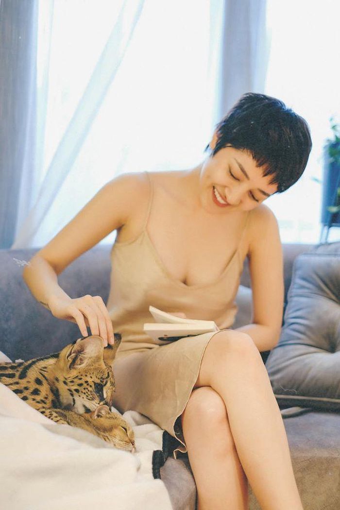 Bảo Anh là một trong những sao Việt truyền cảm hứng cư dân mạng về sống tích cực trong mùa dịch COVID-19. 