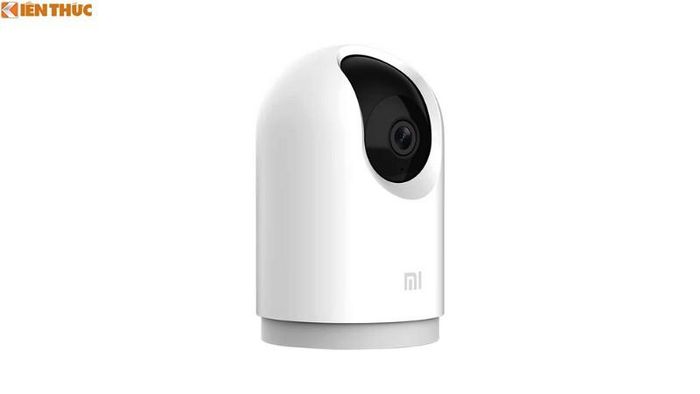 Xiaomi cũng ra mắt phiên bản Pro cao cấp hơn, đây là phiên bản nâng cấp của Mi Smart Camera PTZ. Phiên bản Pro được nâng cấp hỗ trợ chuẩn Wifi băng tần kép (2.4GHz và 5GHz). Camera cũng tích hợp tính năng phát hiện người bằng AI và quay video 360 độ ở độ phân giải 2K.