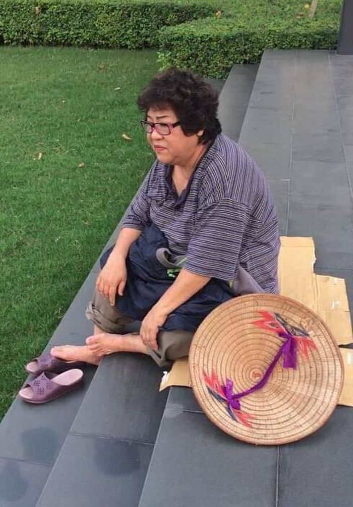 Nghệ sĩ Minh Vượng khiến người hâm mộ không khỏi bật cười khi đăng tải hình ảnh buồn bã của bản thân trên trang cá nhân.