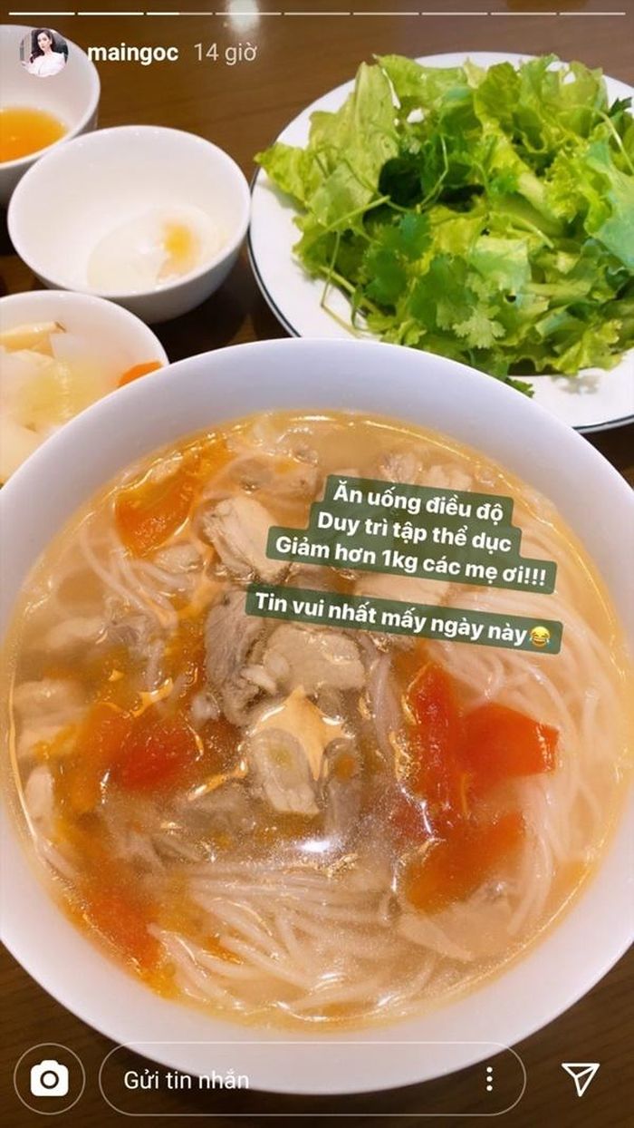 BTV Mai Ngọc chia sẻ “tin vui nhất” sau 4 ngày cách ly toàn dân, thân thiện gọi cộng đồng mạng là “các mẹ”: “Ăn uống điều độ, duy trì tập thể dục, giảm hơn 1kg rồi các mẹ ơi”.