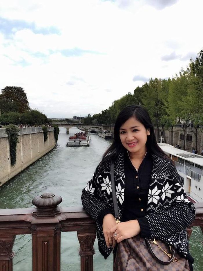 Nữ diễn viên chia sẻ, cô không hề áp lực với cái tên mỹ miều mà khán giả đã đặt cho - "lá ngọc cành vàng" nên cũng không quá áp lực chuyện xuất hiện thật lộng lẫy trước công chúng. Cô quan niệm mỗi độ tuổi có một nét đẹp riêng. Một diễn viên bản lĩnh và yêu nghề sẽ không bị tác động bởi điều đó.