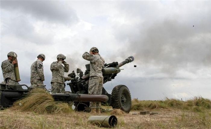  M119 sử dụng cỡ nòng 105mm với tầm bắn xa tối đa lên tới 19.500 m. 