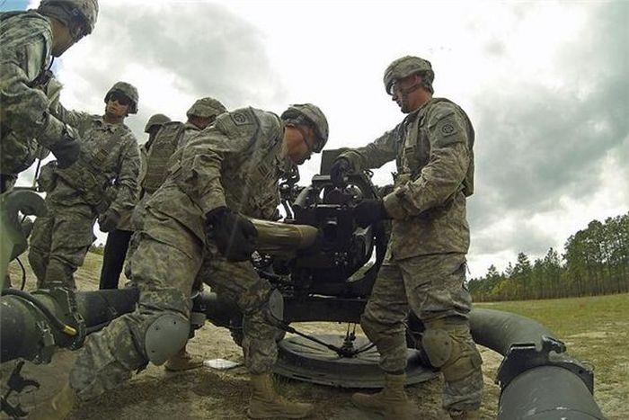  M119 vẫn là phiên bản pháo kéo, có nhiệm vụ chủ yếu là yểm trợ lực lượng bộ binh. 