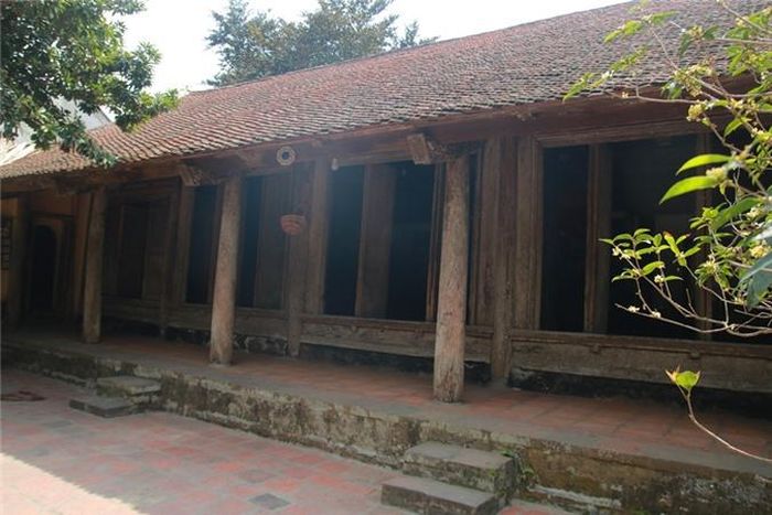 Ngôi nhà cổ của bà Dương Thị Lan có tuổi đời gần 400 năm, đã trải qua hơn 10 thế hệ con cháu sinh sống tại đây.