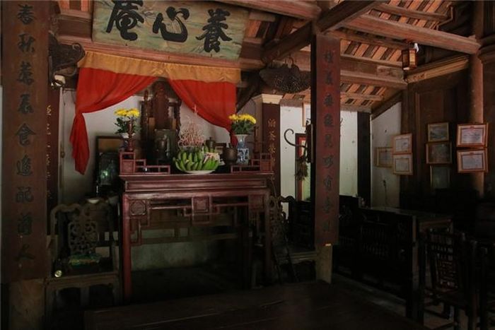 Theo chủ ngôi nhà, mặc dù bên ngoài nhiều phần bị hỏng hóc nhưng phần gỗ bên trong vẫn còn rất chắc chắn.