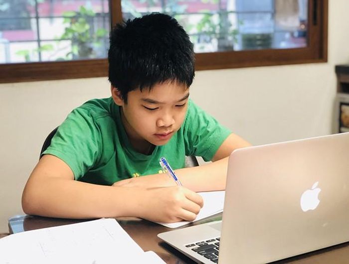  Ngoài những tính năng trên, phần mềm Skype thu hút số lượng lớn người dùng cho việc giảng dạy, học tập còn bởi sự đa dạng các tính năng khác như: ẩn nền phía sau, bật webcam, micro, ghi âm cuộc họp, lưu trữ các file ghi âm lại… 