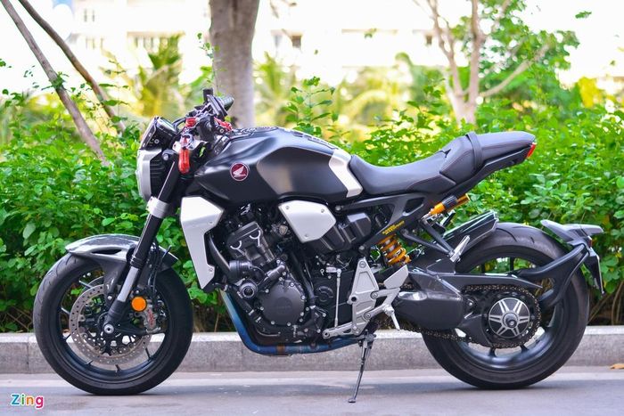  Chiếc xe trong bài khá đặc biệt nhờ hàng loạt phụ kiện đắt giá đến từ các hãng Brembo, EVO Tech, GTR... Tổng giá trị phụ kiện được gắn trên xe lên đến khoảng 200 triệu đồng, gần bằng trị giá 1/2 chiếc xe. 