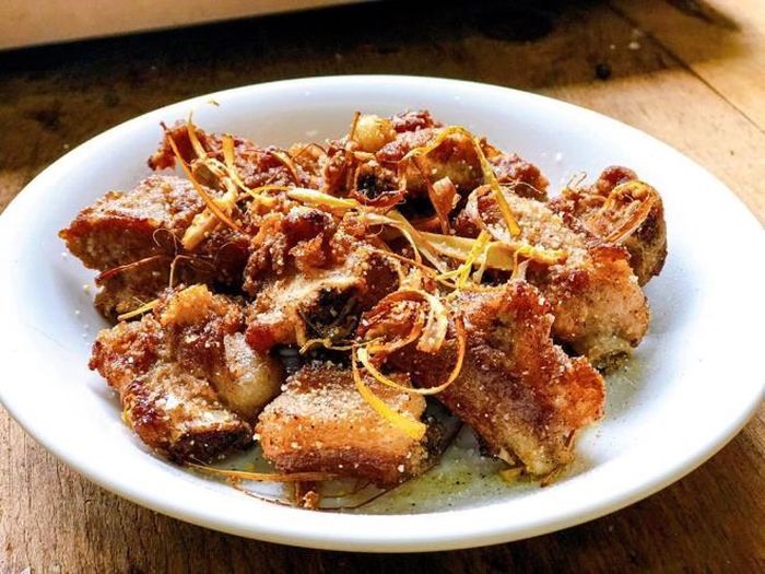 Món sườn rang muối đậm đà đưa cơm. (Ảnh: Nguyễn Thùy Nhung) 