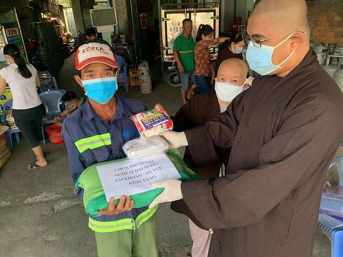 MC Đại Nghĩa kêu gọi được 147 tấn gạo để ủng hộ bà con gặp khó khăn trong mùa dịch.