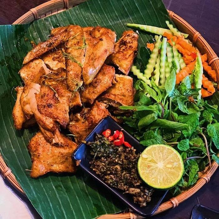 Quán hoạt động lâu năm và có nhiều khách hàng quen. Phần lớn đánh giá dành cho Trang Béo là đồ ăn ngon, đầy đặn, phục vụ nhiệt tình, tuy nhiên khách phải chờ khá lâu mới nhận được đồ ăn đã đặt. Ảnh: Ship đồ ăn đêm Trang Béo.