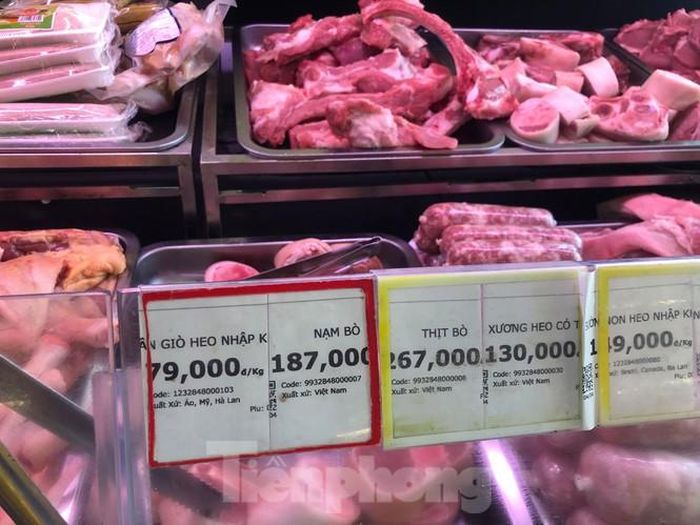 Thịt heo nhập khẩu bày bán ở các cửa hàng, siêu thị ngày càng nhiều