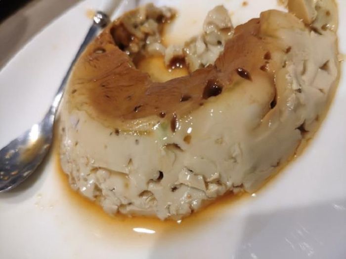 Vẫn là bánh flan "tan vỡ". (Ảnh: Facebook)