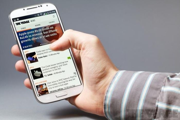 Samsung từng vướng vào vụ kiện 5 năm do gian lận điểm benchmark trên chiếc Galaxy S4, bị phát hiện lần đầu năm 2013. Ảnh: The Verge.