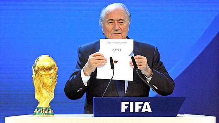 Cựu chủ tịch FIFA, Sepp Blatter, đã thân bại danh liệt vì các bê bối liên quan đến hối lộ để giành quyền đăng cai World Cup 2018 và 2022