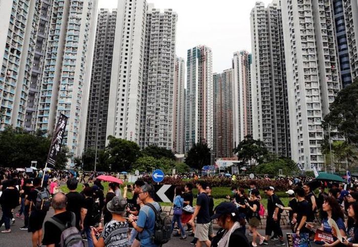 2. Hong Kong (Trung Quốc) - 71 tỷ phú: Tuy vẫn giữ vị trí thứ 2 nhưng số tỷ phú tại đây đã giảm đến 8 người so với năm 2019. Giá bất động sản của thành phố này trong năm ngoái lao dốc khiến khối tài sản của nhiều tỷ phú bốc hơi đáng kể. (Ảnh: Reuters)