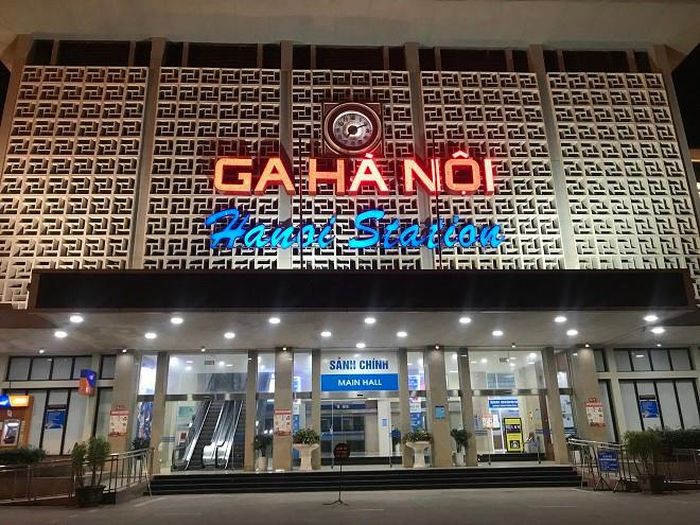 Ga Hà Nội duy trì hoạt động phục vụ người dân có nhu cầu đi lại thực sự cần thiết
