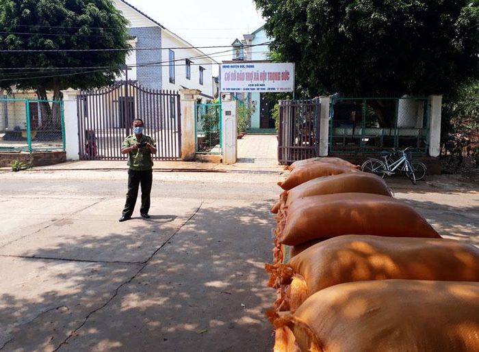 Lương thực được các tổ chức từ thiện hỗ trợ Cơ sở Bảo trợ xã hội Trọng Đức ngày 27/3 vừa qua
