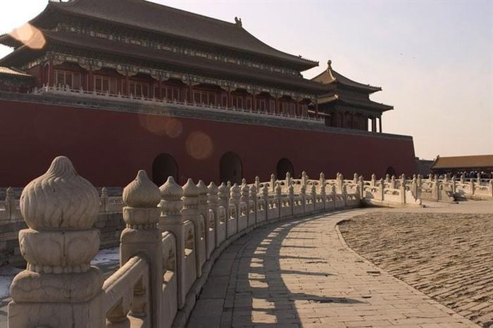 Những câu chuyện kỳ bí xảy ra ở Tử Cấm Thành thu hút sự quan tâm của nhiều người dù những thông tin này khó có thể kiểm chứng, xác thực. Thậm chí, có quan điểm cho rằng những sự việc trên do con người thêu dệt nên để tăng sự tò mò với những người hiếu kỳ.