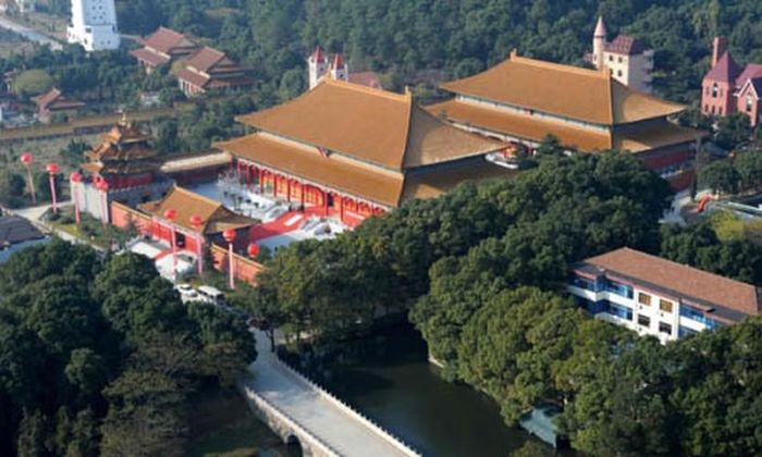 Nhiều người được cho là vì chết quá oan uổng, rùng rợn nên không thể siêu thoát. Linh hồn của họ trú ngụ bên trong Tử Cấm Thành.