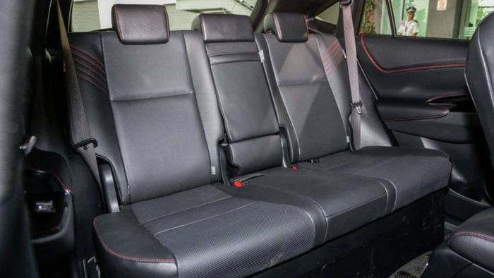 Hàng ghế phía sau của xe