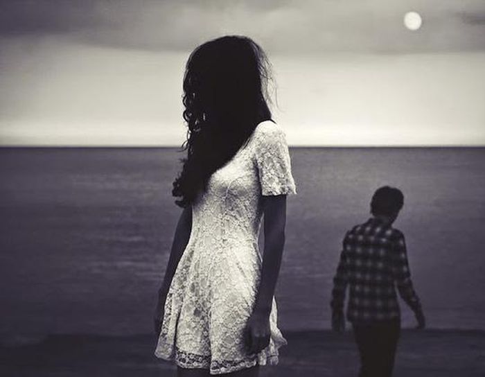 Trước đi đâu cũng có nhau, nay chỉ thích đi một mình.