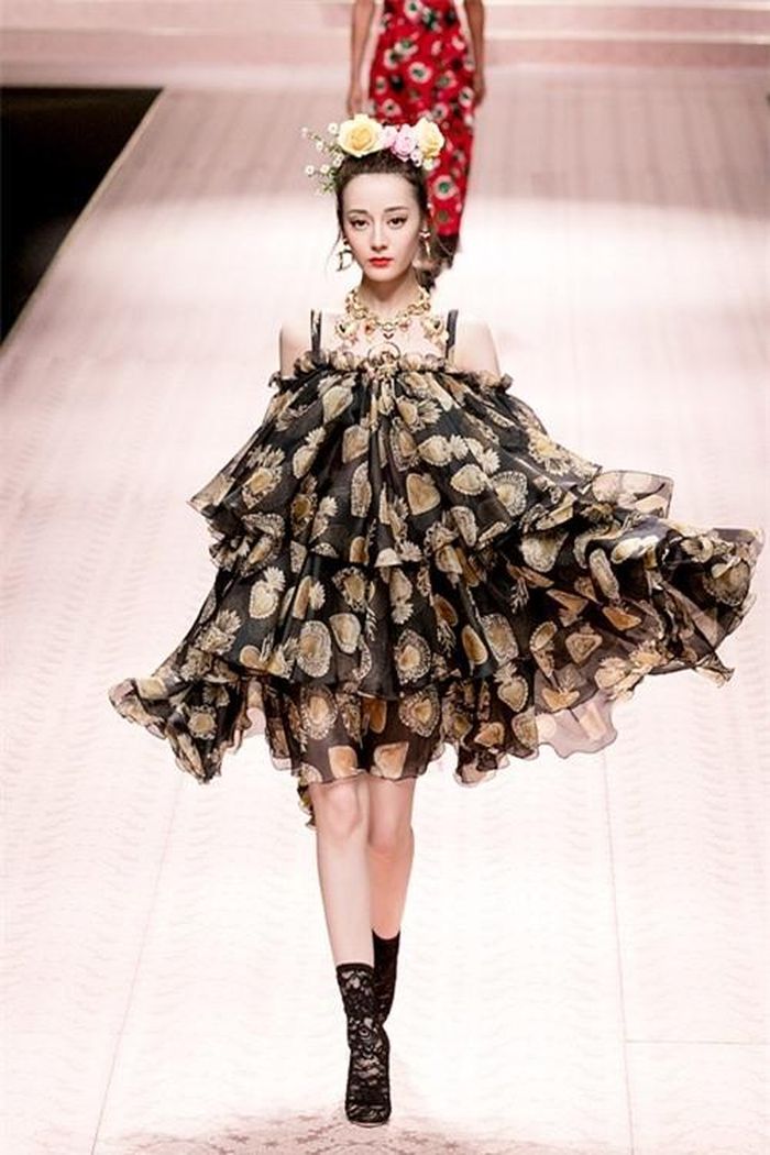 Diễn viên Trung Quốc từng trình diễn cho Dolce & Gabbana tại Tuần thời trang Milan 2018 ở Milan, Italy.