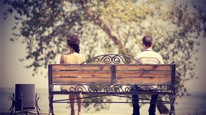  Tình yêu là tất cả những gì bạn cần: Lý do bạn muốn hàn gắn một mối quan hệ đổ vỡ có lẽ bởi bạn vẫn còn quan tâm tới người ấy. Vì thế, điều bạn cần làm đơn giản là cố gắng thể hiện sự yêu thương, quan tâm tới đối phương và dần dần người ấy sẽ chấp nhận bạn. 