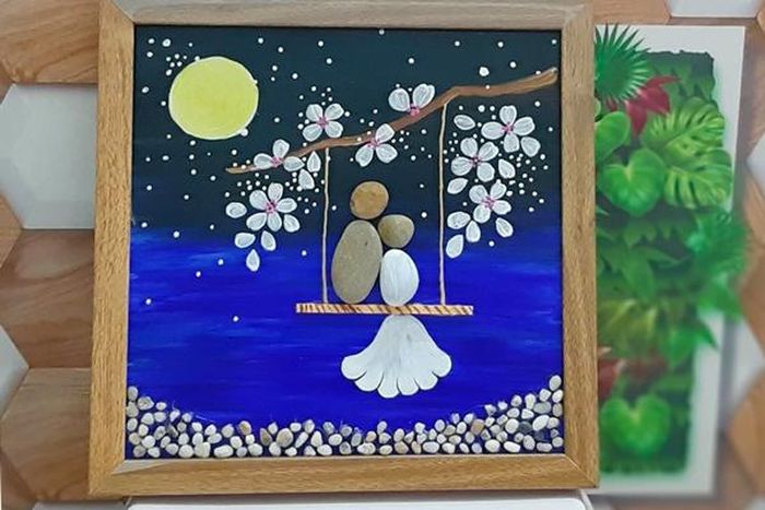 Nghệ thuật sắp đặt đá cuội được thể hiện trên bức tranh. Ảnh: P.L