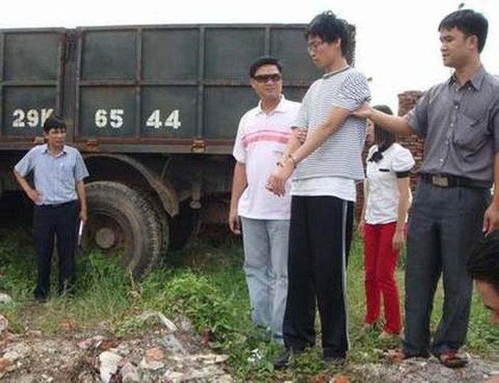 Kim Ki Jong tại buổi khám nghiệm hiện trường vụ án.