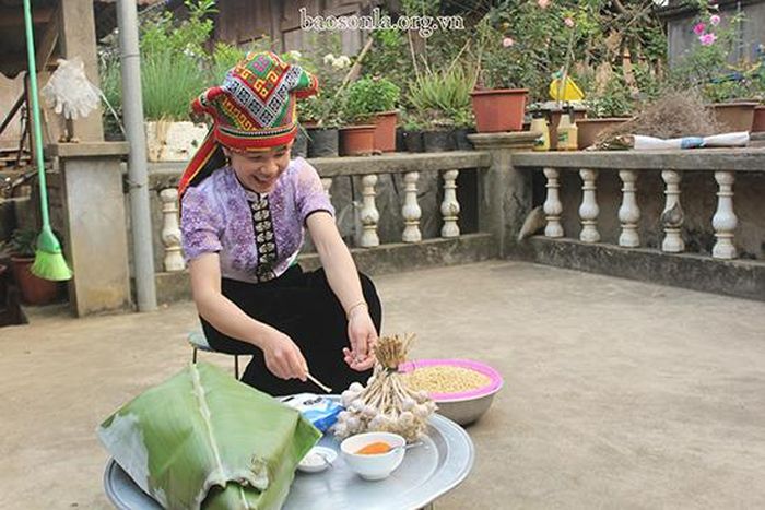 Các nguyên liệu đỗ tương, tỏi, ớt bột, muối trắng, rượu là những thành phần chính trong món tương thố ố