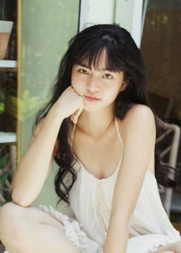 Khánh Vân sinh năm 1995, hơn Jack 2 tuổi. Cô vốn là hot girl má lúm nổi tiếng trên mạng xã hội.