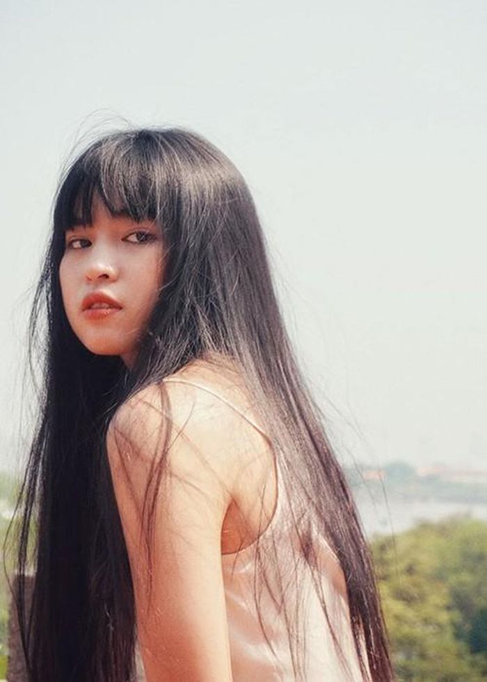 Các bộ ảnh nghệ thuật của Khánh Vân thường xuyên nhận được lời khen ngợi của dân mạng.