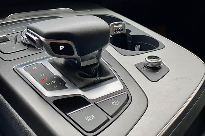 Mẫu xe SUV hạng sang Audi Q7 2019 cung cấp cho người sử dụng 2 lựa chọn động cơ với dung tích khác nhau (2.0 TFSI và 3.0 TFSI tăng áp) bao gồm: Động cơ 3.0 TFSI quattro và Động cơ 2.0 TFSI quattro.