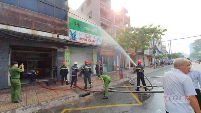 Lính cứu hỏa kịp thời khống chế đám cháy