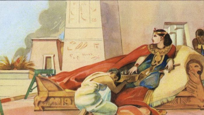 Nữ hoàng Cleopatra được xem là người tạo ra nước hoa đầu tiên trên thế giới. Bà sáng chế ta loại tinh dầu đặc biệt.