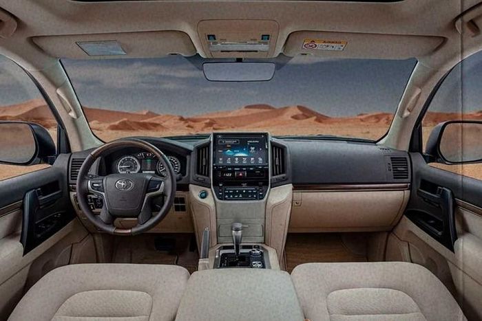 Bên ngoài, Toyota Land Cruiser Heritage Edition 2020 bản V6 dùng động cơ bằng thép. Trong khi đó, bản V8 được trang bị động cơ hợp kim. Cả hai bộ vành đều có đường kính 17 inch. Ngoài ra, Toyota Land Cruiser Heritage Edition 2020 còn sở hữu đề-can mang cảm hứng thập niên '80 bên sườn, baga nóc cổ điển cùng cửa cốp mở sang ngang và đi kèm lốp dự phòng như dấu hiệu nhận biết.