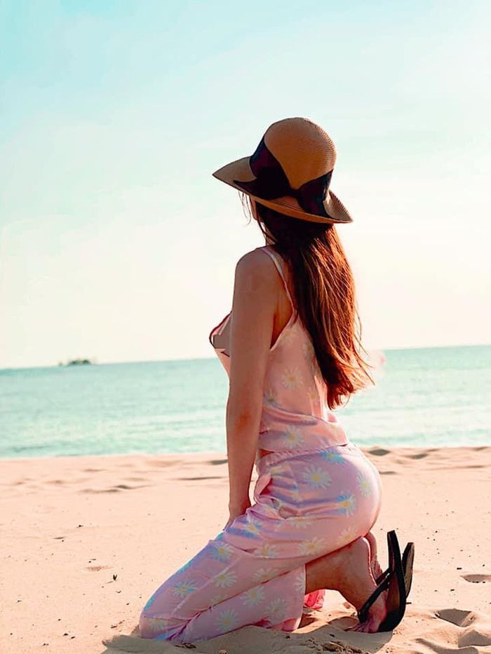 Tuy nhiên, cô liên tục để lộ vùng nhạy cảm trong những bức hình của mình.