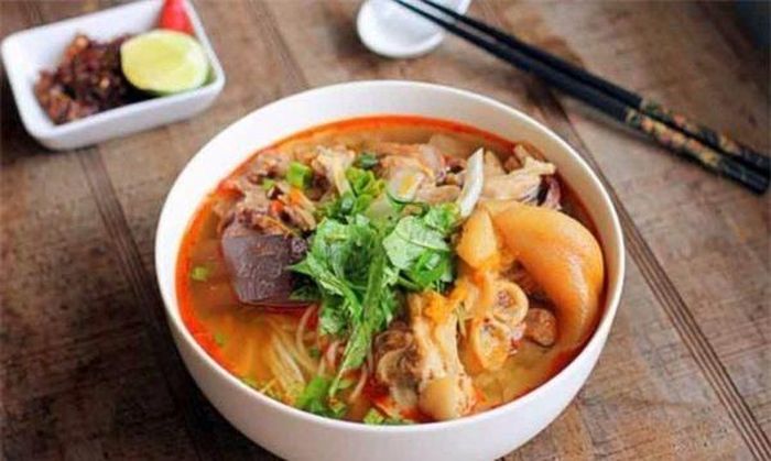 Nấu bún bò giò heo theo cách này sẽ đảm bảo có bát bún với đậm đà khó cưỡng (Ảnh minh họa)