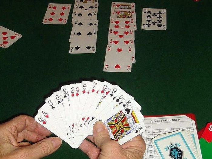  Ngoài dành thời gian cho gia đình, ông còn thích chơi bài vào mỗi cuối tuần. Ảnh: Reddit. 