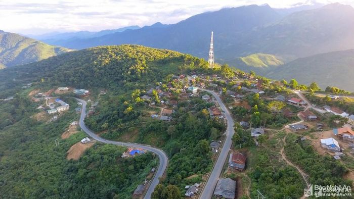 Đường lên Nậm Cắn (Kỳ Sơn). Ảnh: Sách Nguyễn