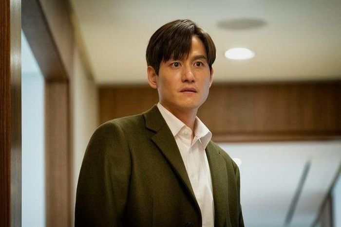  Cốt truyện gay cấn, tình tiết chặt chẽ và diễn xuất của dàn sao là ba yếu tố quan trọng quyết định tới thành tích trên của Thế giới hôn nhân. Trong đó, tài tử Park Hae Joon - người thủ vai nam chính Lee Tae Oh - là một điểm sáng của bộ phim, bên cạnh “chị đại” Kim Hee Ae. Bằng lối diễn có chiều sâu, Park Hae Joon đã khắc họa trọn vẹn chân dung người chồng vừa bất tài, hèn nhát, vừa lăng nhăng, vũ phu. 