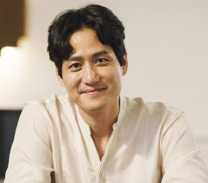  Không chỉ gắn bó với màn ảnh nhỏ, anh còn lấn sân sang màn ảnh rộng. Mỗi năm, Park Hae Joon đều đặn tham gia từ 2 đến 4 dự án điện ảnh lẫn truyền hình. Song, may mắn hiếm khi mỉm cười với ngôi sao 44 tuổi. Miệt mài diễn xuất là thế nhưng tài tử thường chỉ được giao vai phụ. Các vai diễn của anh nhanh chóng bị khán giả lãng quên, bởi đất diễn không nhiều. 