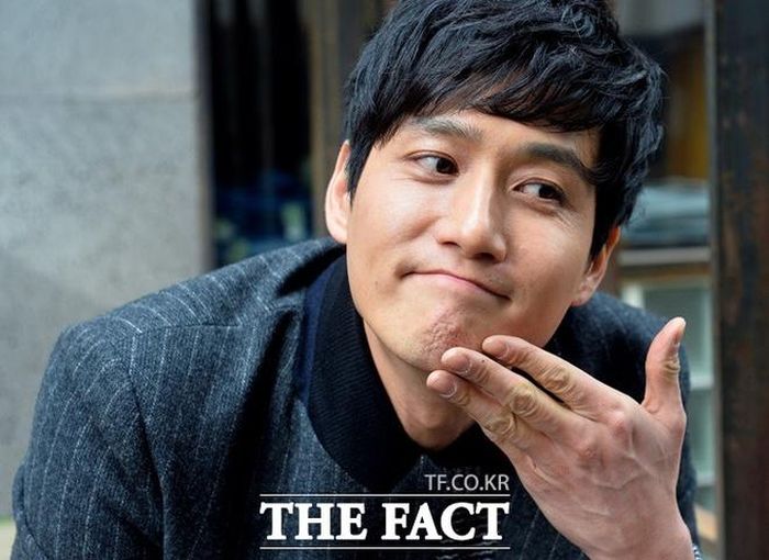  Trải qua gần 10 năm theo đuổi nghiệp diễn, Park Hae Joon đã góp mặt vào hơn 20 bộ phim lớn, nhỏ. Ngoài Misaeng và Doctor Stranger, một số tác phẩm nổi bật khác của anh có thể kể đến là Believer, Missing, Warriors of the Dawn, Arthdal Chronicles… Tuy chưa gặt hái được giải thưởng danh giá nào nhưng thực lực của nam diễn viên phần nào được ghi nhận qua cảm tình mà khán giả dành cho anh. 