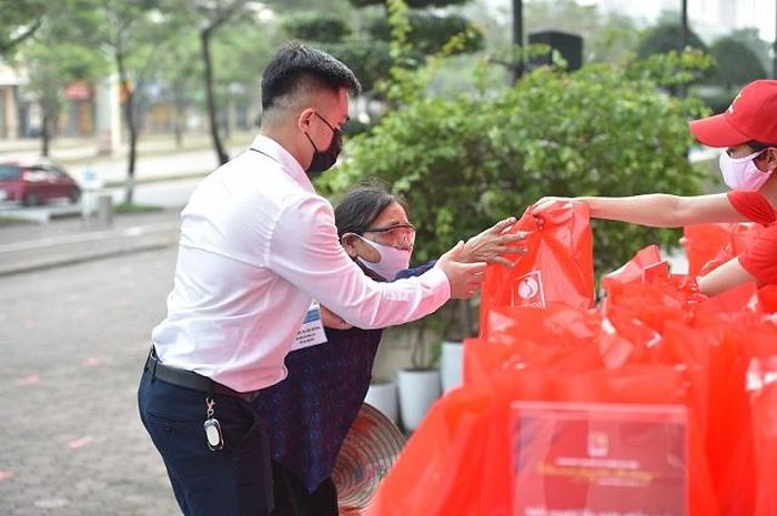 Bitexco đã ủng hộ 15 tỷ đồng cho Hà Nội, TP Hồ Chí Minh và Bộ Y tế ủng hộ phong trào chống dịch cũng như miễn giảm hàng chục tỷ đồng phí thuê mặt bằng cho khách thuê TTTM tại các dự án