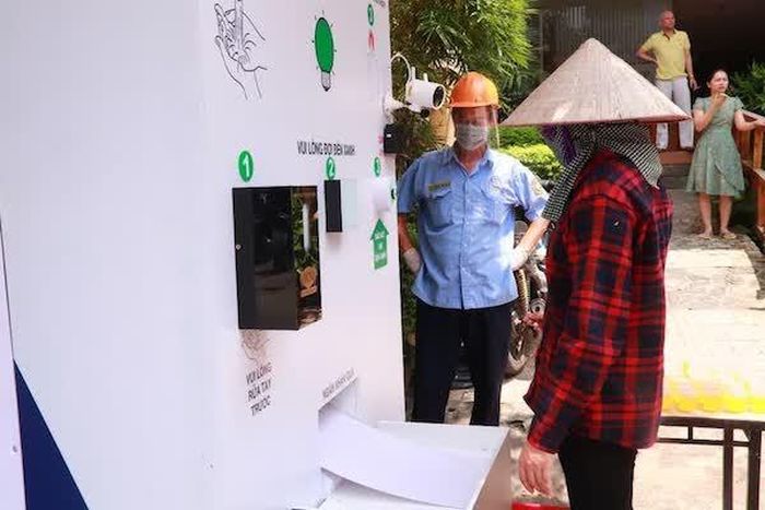 Máy ''ATM cơm'' được lắp tại địa chỉ: A15-17, Bạch Đằng 1, phường 2, quận Tân Bình.