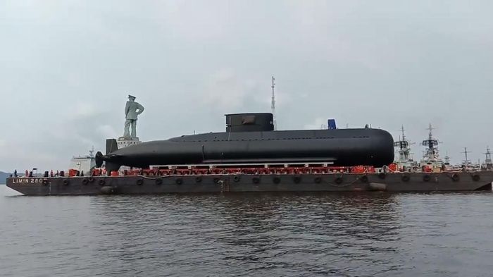 Tàu có khả năng hoạt động với tầm tối đa 20.000 km khi nổi và tối đa 740 km khi lặn. Khi lặn với ống thở, tàu có khả năng hoạt động tối đa 15.000 km ở tốc độ 19 km/h. Nguồn ảnh: BMDP.