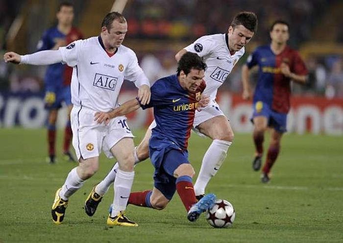 ... nhưng Wayne Rooney phải thừa nhận rằng, Messi vẫn hơn Ronaldo