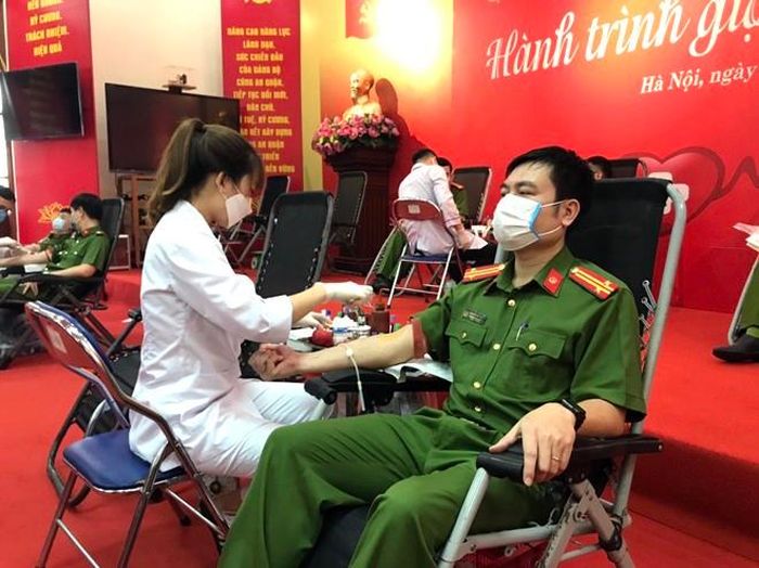 Gần 200 đơn vị máu đã thu được sau buổi lễ