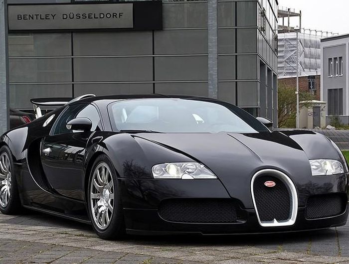  Ngoài việc bỏ ra số tiền lớn để sở hữu Bugatti Veyron thì chủ xe còn phải chi bảo dưỡng, vận hành. Một năm số tiền này rơi vào khoảng 300.000 USD 